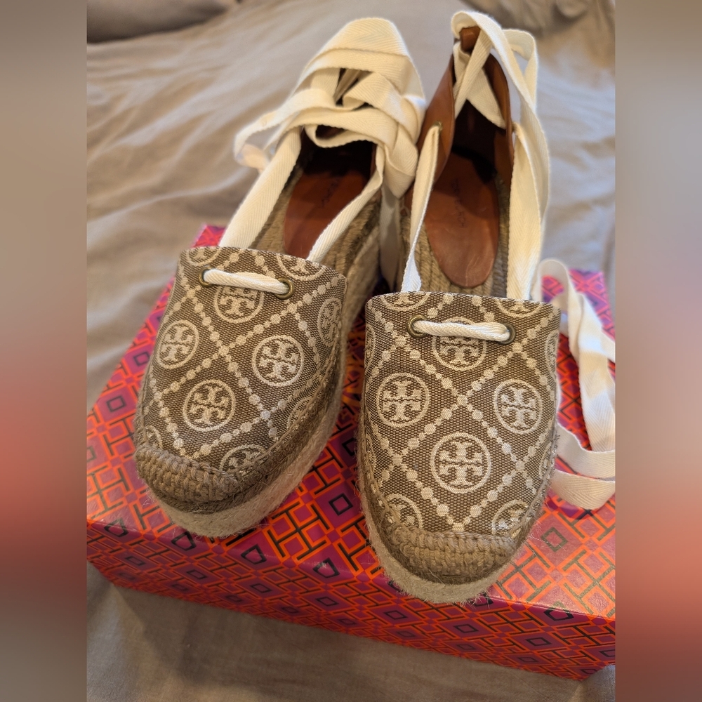 NEW Never Worn Size 7 Tory Burch T Monogram Espadrille Wedge 75mm